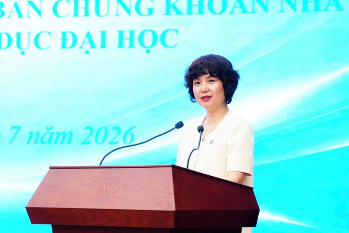 PGS.TS Phạm Thu Hương, Hiệu trưởng Trường Đại học Ngoại thương phát biểu tại buổi lễ.