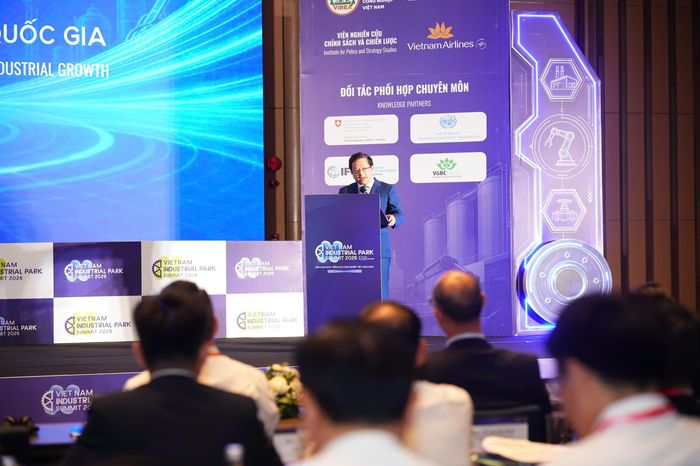 Ông Nguyễn Đức Hiển, Phó Trưởng Ban, Chủ tịch Hội đồng Khoa học, Ban Chính sách, chiến lược Trung ương phát biểu tại Diễn đàn