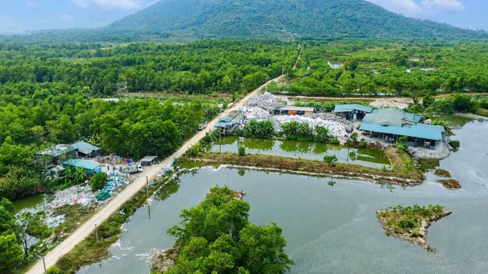 Trên địa bàn xã Tân Ninh có 27 cơ sở tái chế bao bì và 11 cơ sở thu mua phế liệu.
