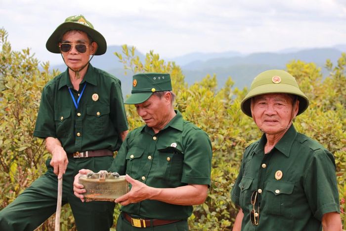 Các cựu chiến binh trở lại chiến trường xưa, tìm hài cốt liệt sĩ bên dòng Thác Ma, Quảng Trị.
