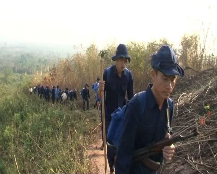 Lực lượng chức năng tỉnh Quảng Trị tìm hài cốt liệt sĩ trên đất Lào.