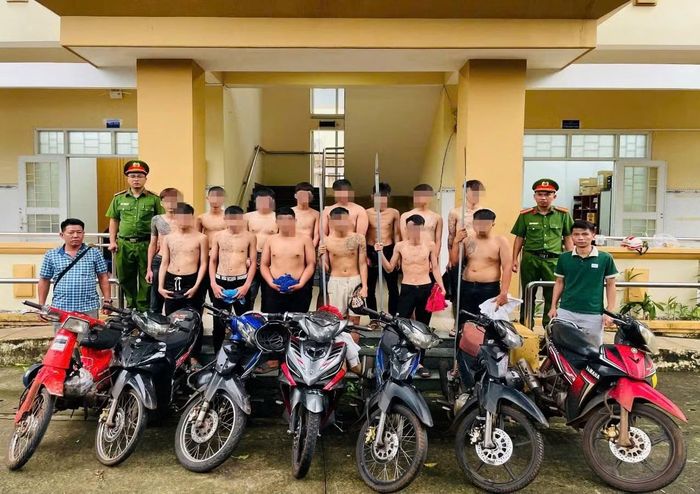Các đối tượng tại cơ quan Công an.