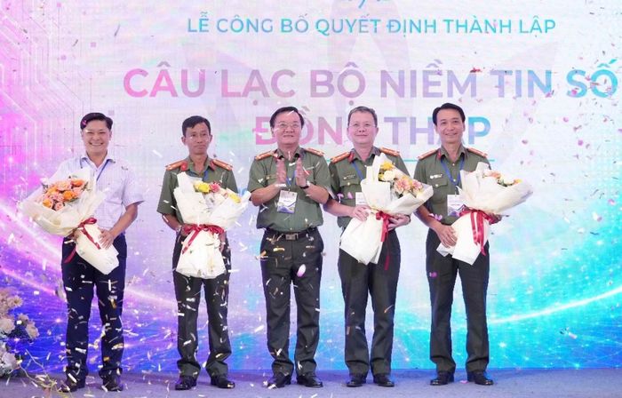 Ban Tổ chức ra mắt Câu lạc bộ niềm tin số Đồng Tháp.