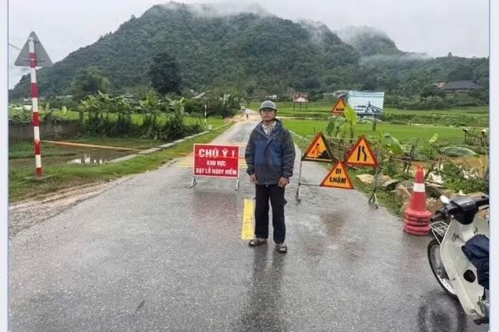 Một số điểm sạt lở có nguy cơ tái diễn gây mất an toàn giao thông.