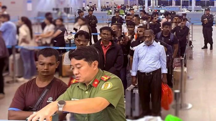Phòng Quản lý xuất nhập cảnh làm thủ tục trục xuất đối với 28 công dân nước ngoài.