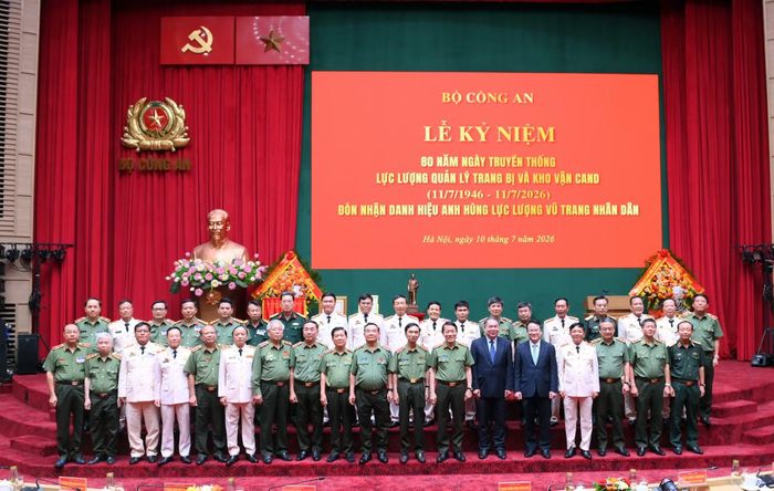 Bộ trưởng Lương Tam Quang và các đại biểu tham dự buổi lễ.