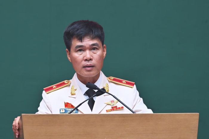 Thiếu tướng Lê Việt Thắng, Cục trưởng Cục Trang bị và kho vận phát biểu tại buổi lễ.
