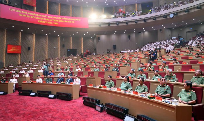 Các đại biểu tham dự buổi lễ.