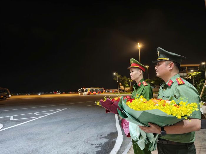 Cán bộ chiến sĩ sẵn sàng đón đồng đội trở về từ Venezuela.