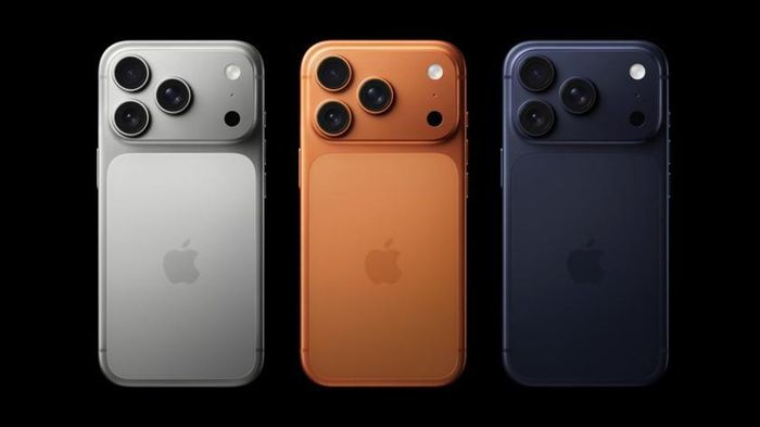 iPhone 17 Pro Max khá nặng. iPhone 18 Pro Max sẽ nặng hơn một chút. Ảnh: Apple