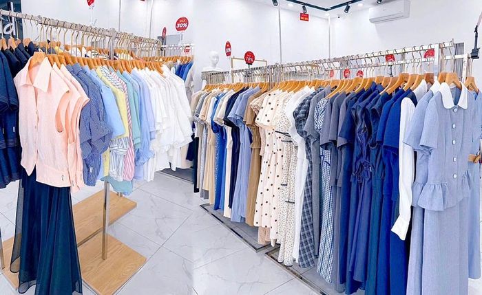 Phong phú sản phẩm công sở tại các cửa hàng thời trang trên địa bàn tỉnh.