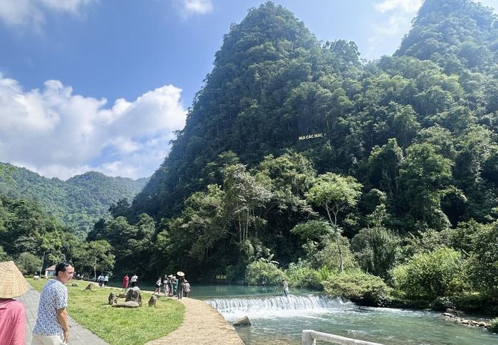 Khu di tích Quốc gia đặc biệt Pác Pó.
