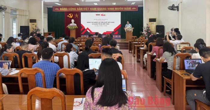 Chi hội nhà báo Báo và Phát thanh, Truyền hình Cao Bằng phối hợp tổ chức lớp bồi dưỡng nghiệp vụ cho cán bộ, phóng viên, biên tập viên.
