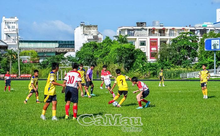 Các vận động viên nhí tranh tài với tinh thần "Đoàn kết - Trung thực - Cao thượng".