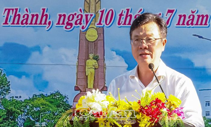 Ông Võ Minh Tân, Chủ tịch UBND phường Tân Thành, phát biểu tại lễ ra quân.