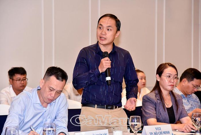 Ông Nguyễn Nhật Thanh, Phó Trưởng phòng Văn phòng Giới sử dụng lao động và Doanh nhân nữ, VCCI Chi nhánh TP Hồ Chí Minh, phân tích những khó khăn của hợp tác xã và hộ nuôi quy mô nhỏ trong việc đáp ứng tiêu chuẩn ASC (Chứng nhận quốc tế về nuôi trồng thủy sản bền vững).