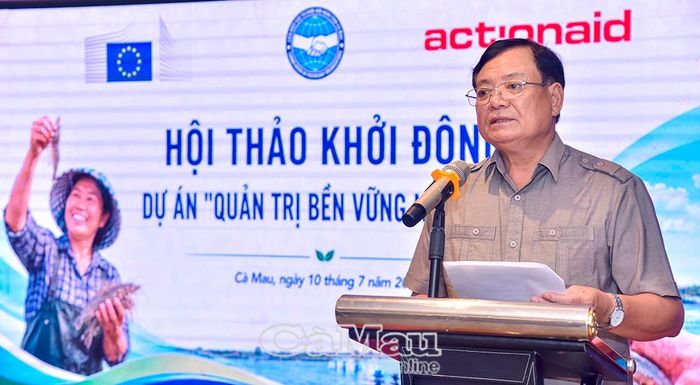 Ông Nguyễn Văn Hòa, Chủ tịch Liên hiệp các tổ chức hữu nghị tỉnh Cà Mau, trình bày định hướng phát triển ngành tôm sạch, phát thải thấp của tỉnh.