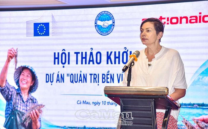 Bà Brenda A. Candries, đại diện Phái đoàn Liên minh châu Âu tại Việt Nam, khẳng định Dự án là sự đầu tư cho tương lai của ngành tôm Việt Nam, góp phần xây dựng đồng bằng sông Cửu Long phát triển bền vững và thích ứng hiệu quả với biến đổi khí hậu.