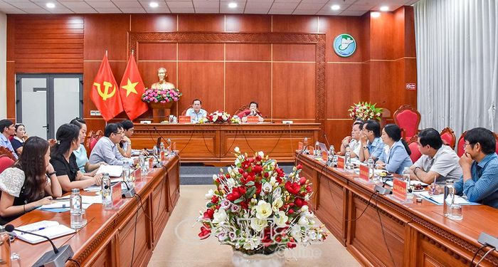 Đại biểu các sở, ngành và Hội Mỹ thuật Việt Nam tham dự buổi làm việc.