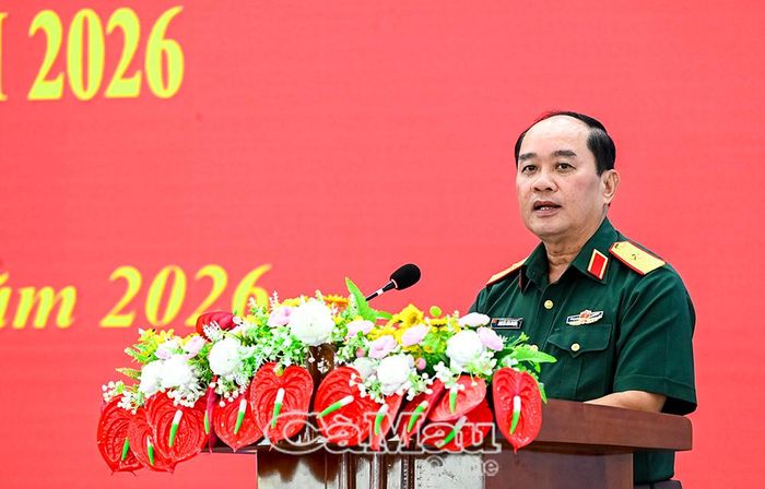 Thiếu tướng Nguyễn Văn Ngành, Ủy viên Ban Thường vụ Tỉnh ủy, Chỉ huy trưởng Bộ CHQS tỉnh, Phó Trưởng Ban Thường trực Ban Chỉ đạo diễn tập tỉnh, phát biểu chỉ đạo hội nghị.