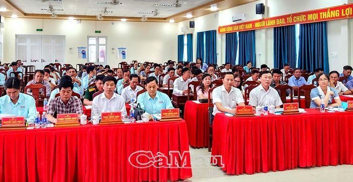 Đại biểu tham dự hội nghị.