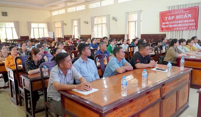 Các cán bộ truyền thông tham dự lớp tập huấn phòng, chống tác hại thuốc lá. Ảnh: tanhung.tayninh.gov.vn