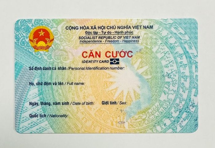 Không được yêu cầu xuất trình thẻ căn cước bản cứng khi đã có VNeID. Ảnh minh họa