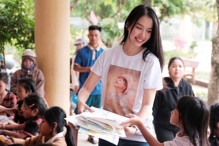 Phan Anh Thư tham gia nhiều chương trình cộng đồng ý nghĩa. Ảnh: FBNV