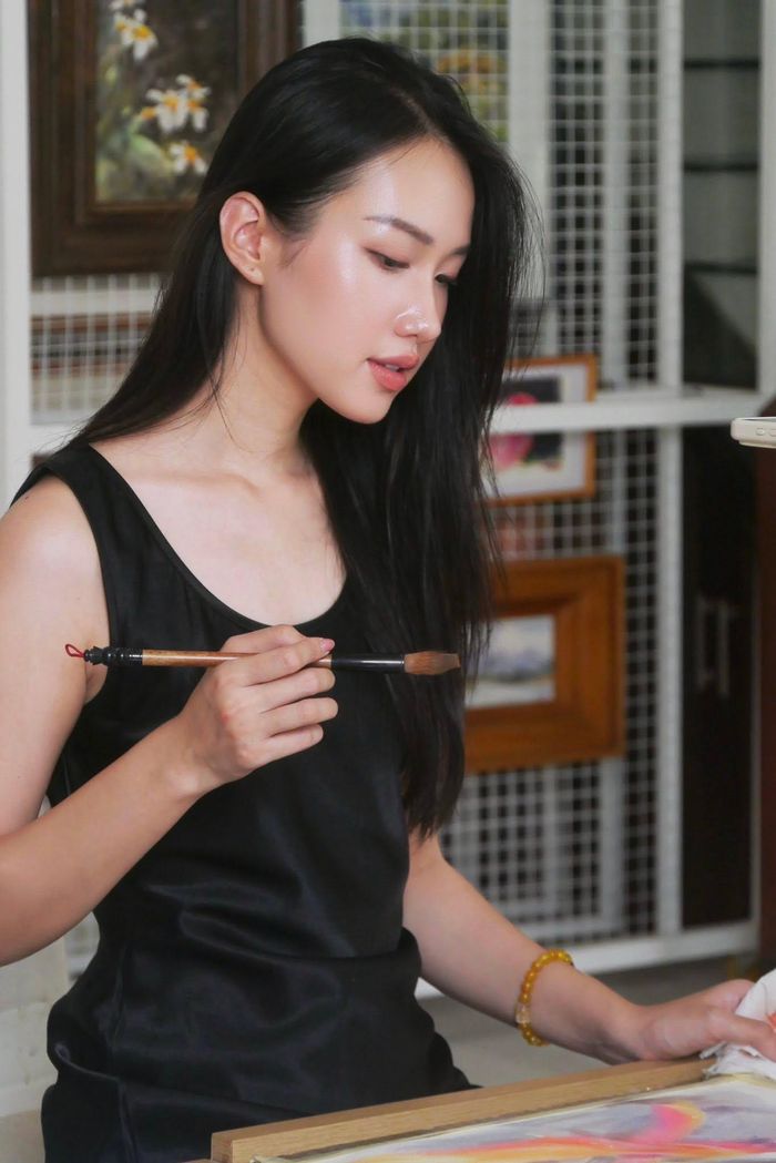 Anh Thư hiện là họa sĩ. Ảnh: FBNV