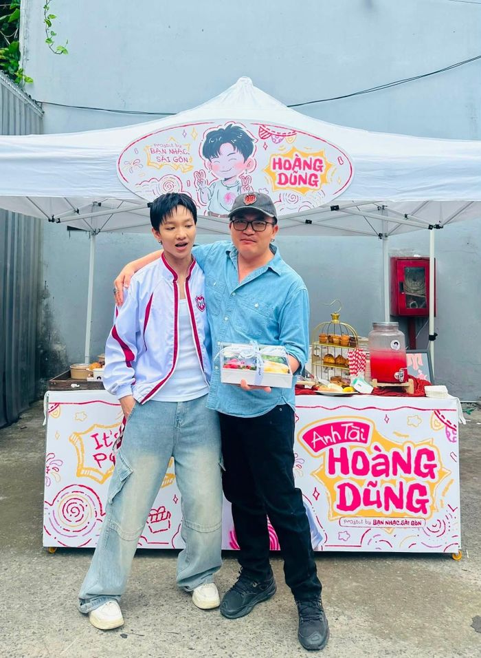Đại Nghĩa theo học Trường Đại học Sân khấu - Điện ảnh TP.HCM, còn Hoàng Dũng từng là sinh viên ngành Kinh tế đối ngoại. (Ảnh: FBNV)