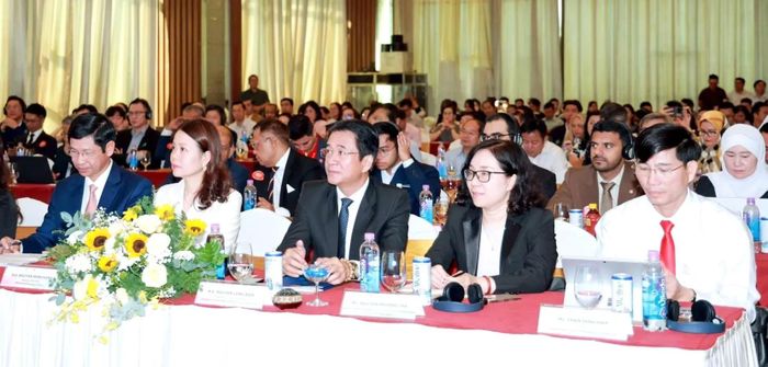 Lãnh đạo Bộ Ngoại giao, Bộ Văn hóa, Thể thao và Du lịch, UBND tỉnh Khánh Hòa dự hội nghị.