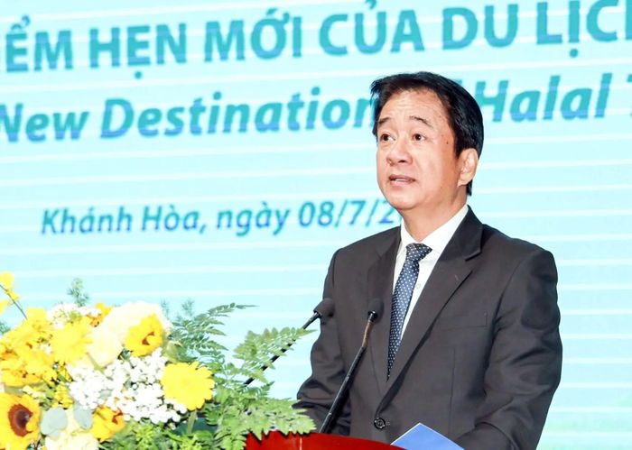 Ông Nguyễn Long Biên, Phó Chủ tịch Thường trực UBND tỉnh Khánh Hòa phát biểu chào mừng hội nghị.