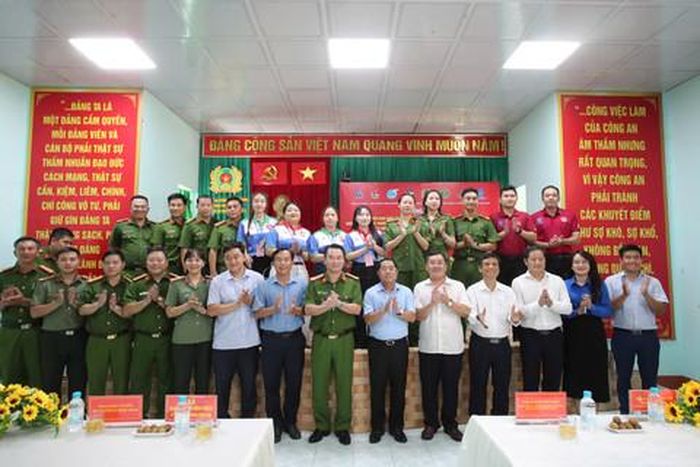 Các đại biểu tham dự lễ khánh thành