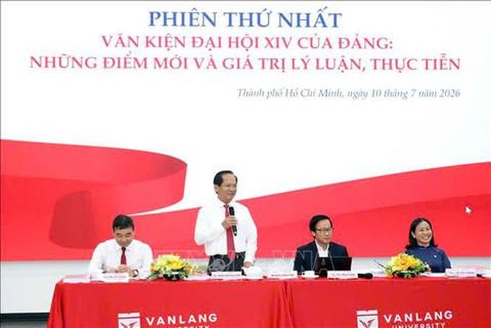 Phó trưởng Ban Tuyên giáo và Dân vận Thành ủy TPHCM Trần Văn Khuyên phát biểu