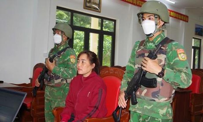 Mến khai được thuê vận chuyển vàng qua biên giới với tiền công 1,6 triệu đồng.