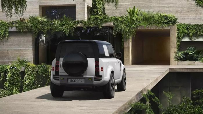 Land Rover Defender 2027 được trang bị lớp phim bảo vệ có khả năng tự phục hồi các vết xước nhỏ. Ảnh: Land Rover.