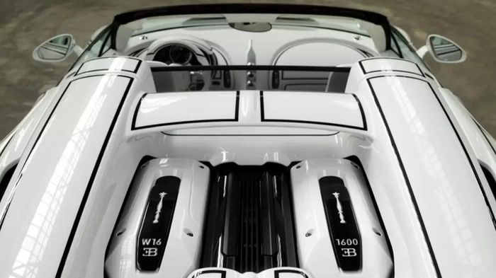 Nắp động cơ của W16 Mistral Blanc Éternel có những chi tiết bằng sứ. Ảnh: Bugatti.