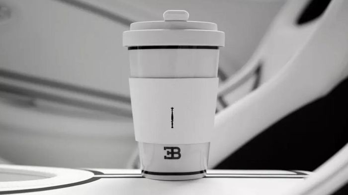 Bugatti và KPM giới thiệu bộ sưu tập sứ Blanc Éternel phiên bản giới hạn. Ảnh Bugatti.