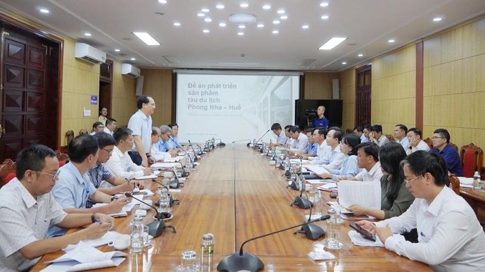 Các đại biểu tham dự buổi làm việc phát biểu ý kiến hoàn thiện đề án