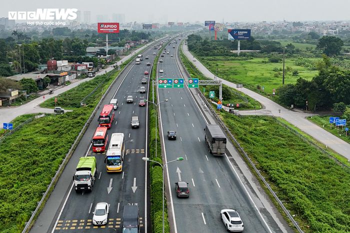 Theo đơn vị vận hành, lưu lượng phương tiện trên tuyến tăng trung bình khoảng 6% mỗi năm. Năm 2024, lượng xe con quy đổi trung bình đạt khoảng 85.000 lượt/ngày đêm trên cả hai chiều, vượt xa năng lực thiết kế khoảng 55.400 lượt/ngày đêm.