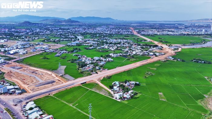 Theo ghi nhận của PV Báo Điện tử VTC News, hàng chục hộ dân tại Khu vực 8 (phường Quy Nhơn Bắc, tỉnh Gia Lai) hiện đang sống bất an khi nhà cửa xuất hiện các vết nứt lớn và dấu hiệu nghiêng lún.