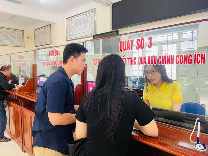 Bưu điện Nghệ An tham gia tiếp nhận hồ sơ, chuyển trả kết quả giải quyết thủ tục hành chính qua dịch vụ bưu chính công ích, góp phần đưa dịch vụ công đến gần người dân hơn. (Ảnh: VNPost)