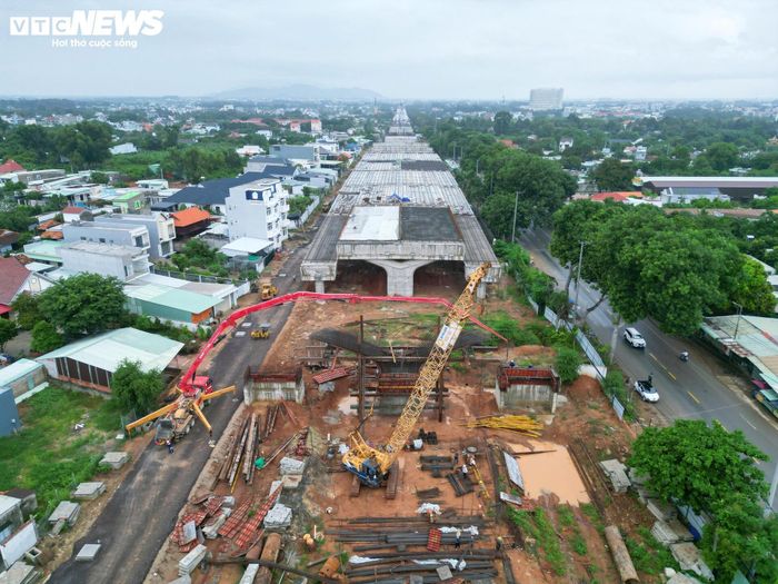 Dự án đi qua các phường Tam Long, Bà Rịa, Long Điền và Phước Thắng, quy mô từ 4 đến 6 làn xe, hai làn dừng khẩn cấp, tốc độ thiết kế từ 80-100 km/h.