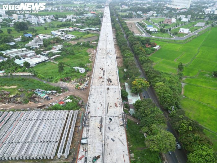 Khi hoàn thành, toàn bộ tuyến đường sẽ kết nối đồng bộ với cao tốc Biên Hòa - Vũng Tàu, góp phần rút ngắn thời gian di chuyển bằng ô tô từ trung tâm TP.HCM đến phường Vũng Tàu từ khoảng hai giờ xuống còn khoảng 70 phút. Đồng thời, dự án cũng kết nối với tuyến đường ven biển hướng về Lâm Đồng, từng bước hoàn thiện mạng lưới hạ tầng giao thông liên vùng, tạo động lực phát triển kinh tế - xã hội khu vực.