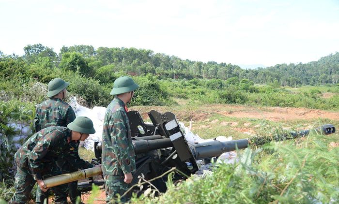 Trung đoàn Pháo binh 452 kiểm tra bắn đạn thật. Ảnh: Quang Đông
