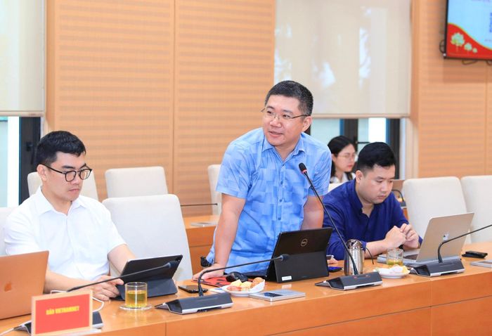 Phóng viên Cơ quan Báo và Phát thanh, Truyền hình Hà Nội trao đổi tại họp báo. Ảnh: Quang Thái