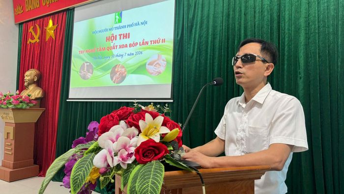Ông Nguyễn Huy Việt, Phó Chủ tịch Hội Người mù thành phố Hà Nội phát biểu. Ảnh: Mai Hoa