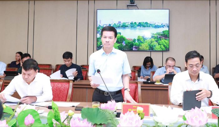 Phó Chủ tịch UBND thành phố Hà Nội Bùi Duy Cường phát biểu tại buổi làm việc. Ảnh: Phạm Hùng