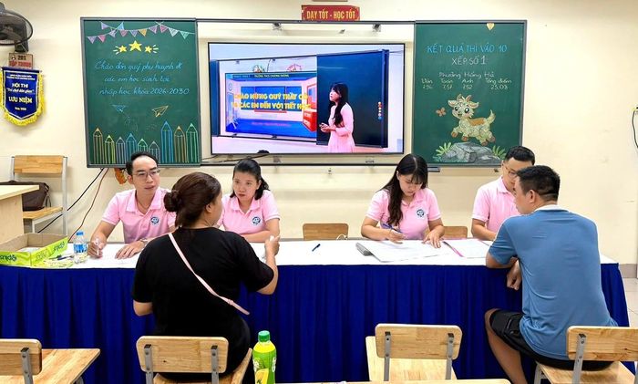 Các trường tiếp tục đồng hành cùng phụ huynh trong công tác tuyển sinh. Ảnh: Lê Nguyễn