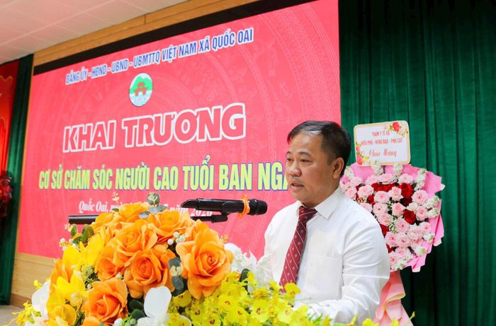 Chủ tịch UBND xã Quốc Oai Nguyễn Trung Thành phát biểu tại buổi lễ khai trương. Ảnh: PV